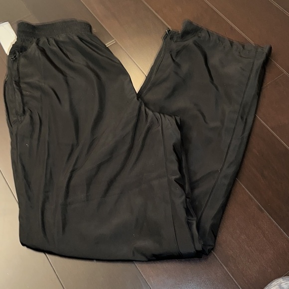 Brandy Melville track pants with zipper. lightweight and breathable. One size - Picture 4 of 6